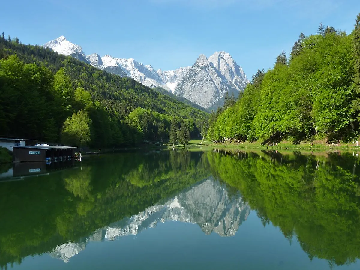Ferienwohnung Am Kurpark -Wohnung 3,150Qm- Mit Lift Garmisch-Partenkirchen 0*,  Germany